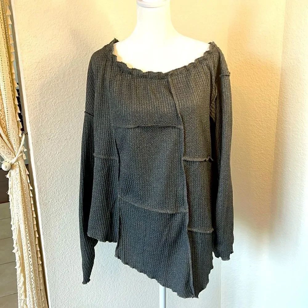 Interesting Asymmetrical Tunic Length Top ~ Size Large